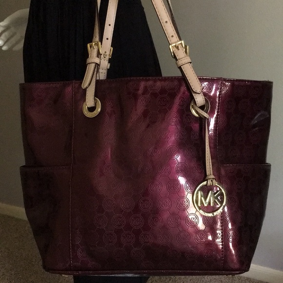 Michael Kors Handbags - MICHAEL KORS PATENT LEATHER JET SET E/W TOTE. NWOT